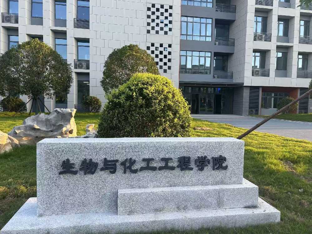 和田扬州职业大学体育场高杆灯项目